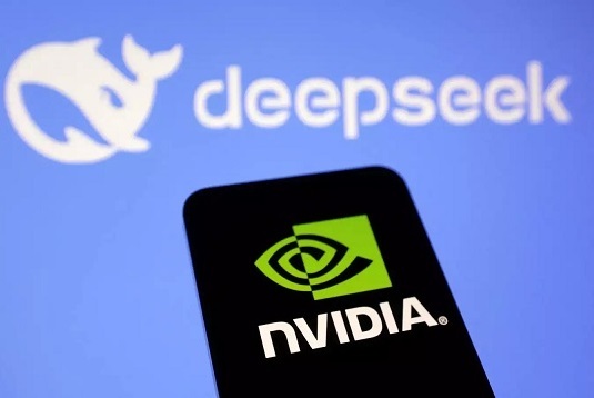 زلزله deepseek/ عملکرد خیره‌کننده یک استارتاپ هوش‌ مصنوعی چینی با ارائه متن‌ باز و بازدهی بالاتر نسبت به نسخه‌های مشابه