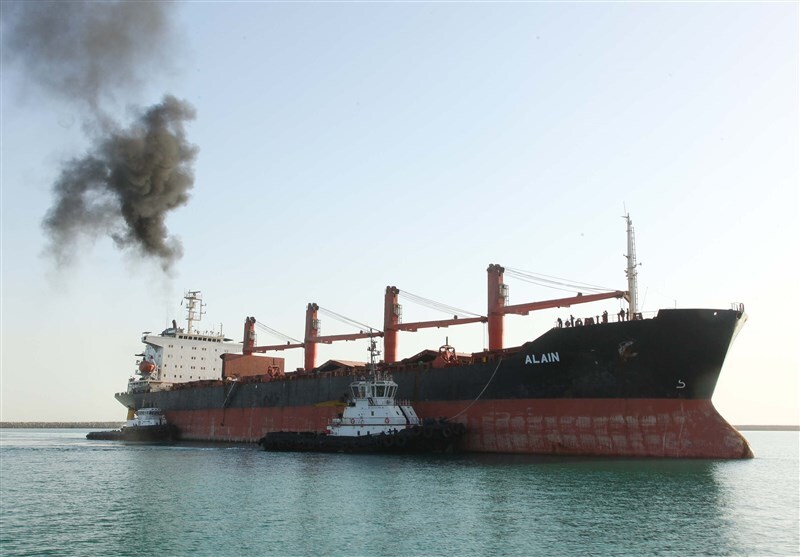پهلودهی شناور حامل ۴۱ هزار تن روغن در بندرعباس پهلودهی شناور حامل ۴۱ هزار تن روغن در بندرعباس