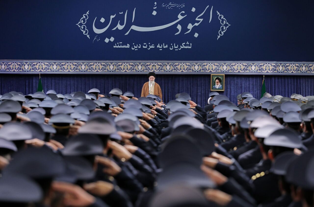مذاکره با آمریکا هیچ مشکلی را حل نخواهد کرد مذاکره با آمریکا هیچ مشکلی را حل نخواهد کرد
