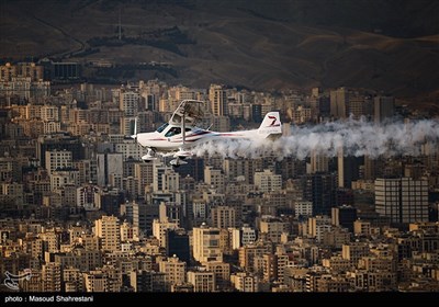 مانور هواپیماهای فوق سبک بر فراز برج میلاد