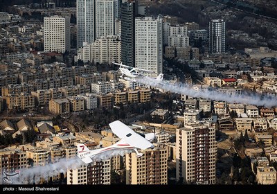 مانور هواپیماهای فوق سبک بر فراز برج میلاد