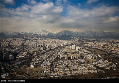 مانور هواپیماهای فوق سبک بر فراز برج میلاد