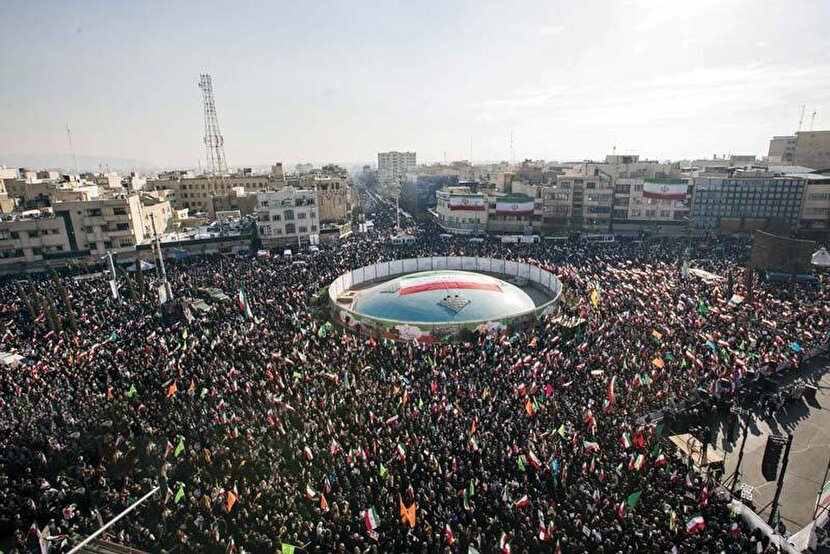 سربلند بحران‌ها