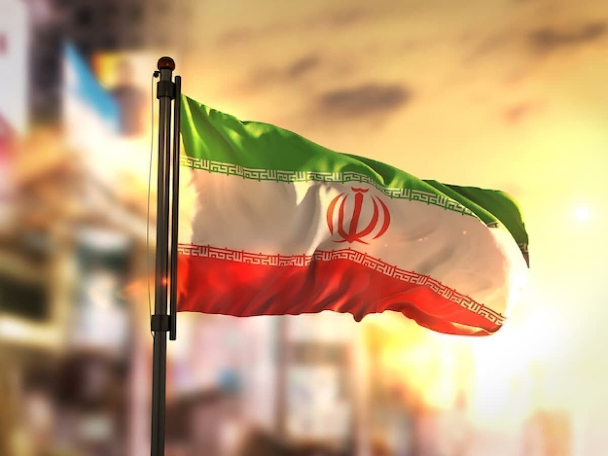 جمهوری اسلامی در حال دفاع از ایران است جمهوری اسلامی در حال دفاع از ایران است