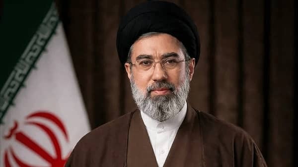 آیتالله سید مجتبی خامنهای سومین رهبر نظام اسلامی ایران شدند آیتالله سید مجتبی خامنهای سومین رهبر نظام اسلامی ایران شدند