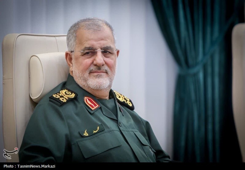 پیکر فرمانده شهید سپاه در حلقه راهپیمایان اراکی/آغاز تشییع شهید پاکپور پیکر فرمانده شهید سپاه در حلقه راهپیمایان اراکی/آغاز تشییع شهید پاکپور