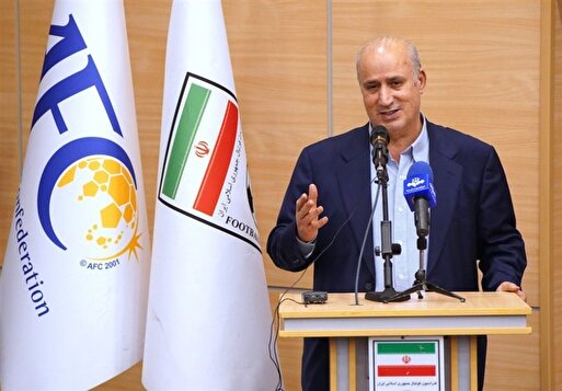 تاج: هواداران باید به خرید بلیت برای تماشای فوتبال عادت کنند