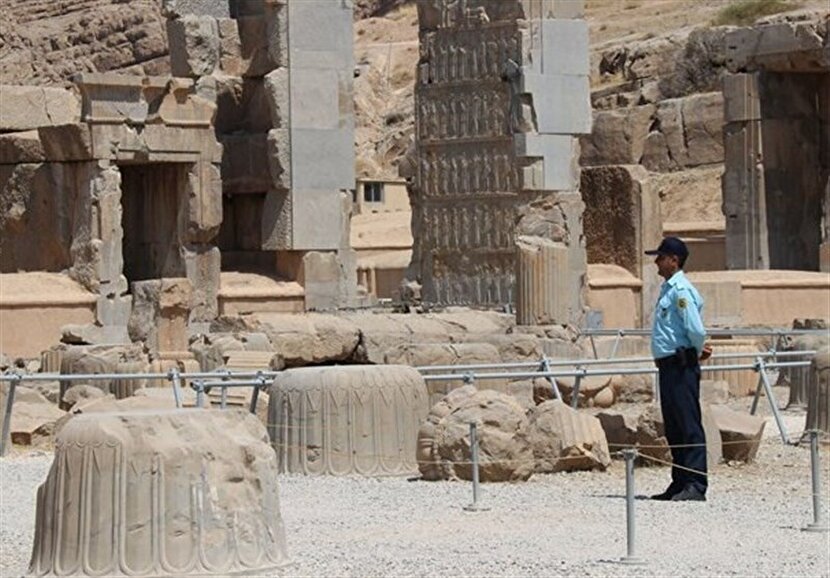 دستگیری قاچاقچیان در محدوده تخت جمشید