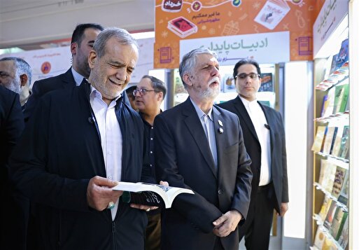 پزشکیان: کتاب‌ها بر اساس نیاز روز جامعه نوشته شوند