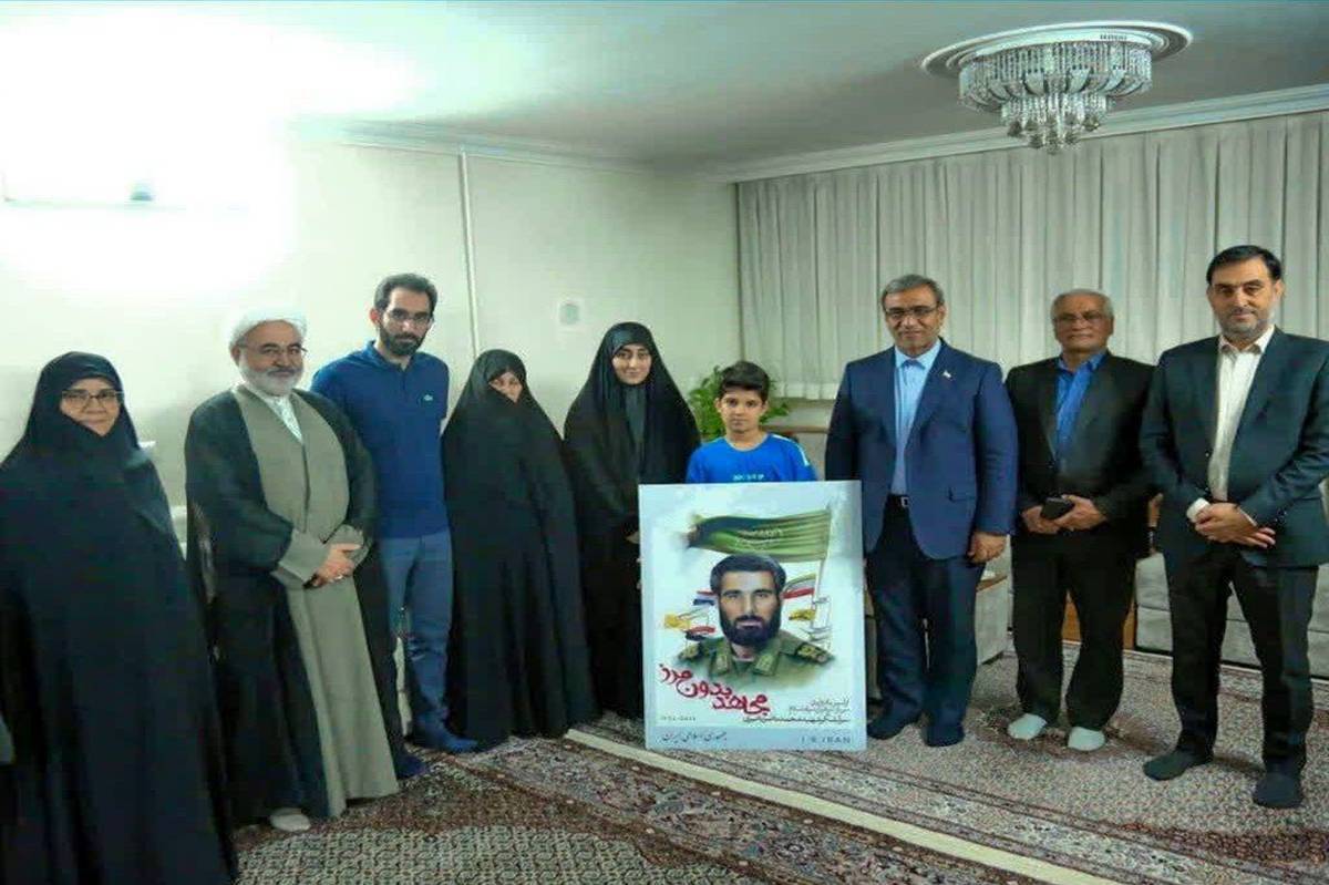 حضور استاندار خراسان رضوی در منزل شهید محمدناصر ناصری حضور استاندار خراسان رضوی در منزل شهید محمدناصر ناصری