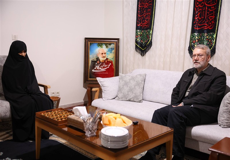 دیدار لاریجانی با خانوادهی شهید سرلشگر محمد کاظمی دیدار لاریجانی با خانوادهی شهید سرلشگر محمد کاظمی