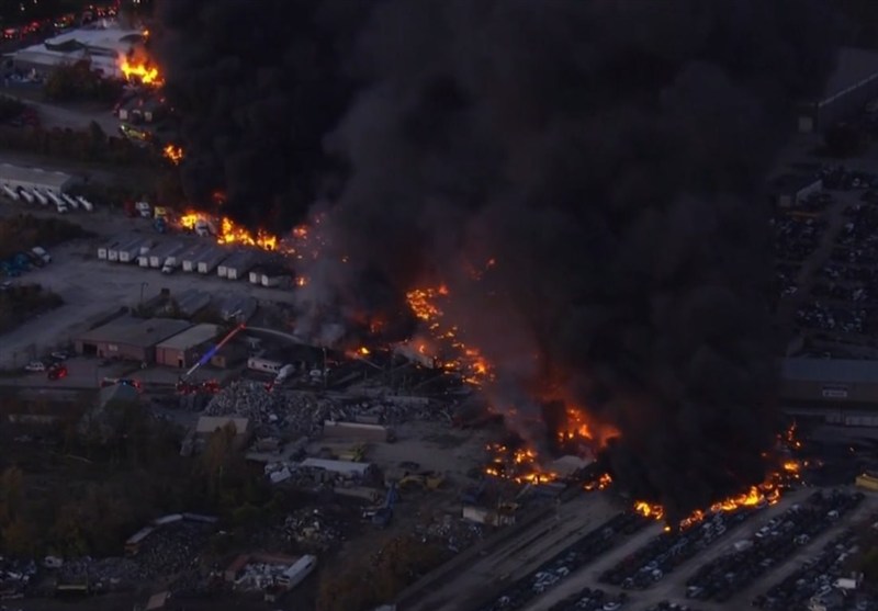 آتشسوزی گسترده در پی سقوط هواپیمای باری در آمریکا آتشسوزی گسترده در پی سقوط هواپیمای باری در آمریکا