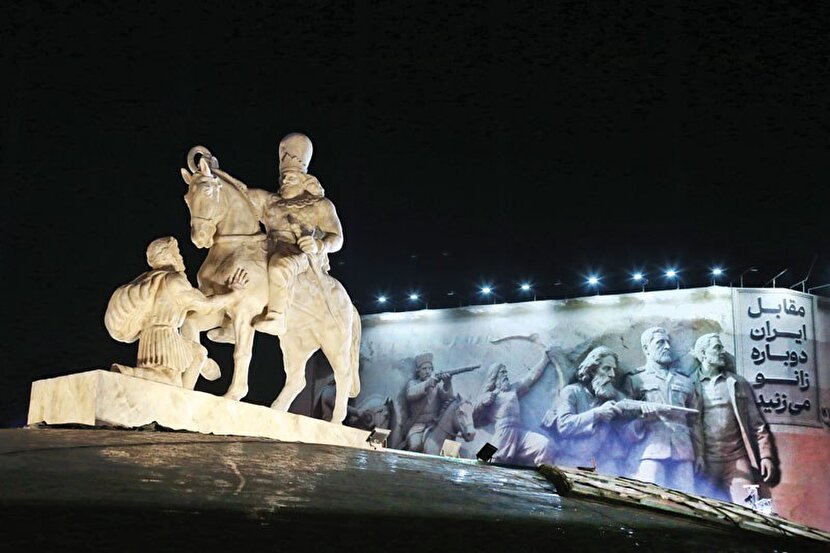 مقابل ایران زانو می‌زنید