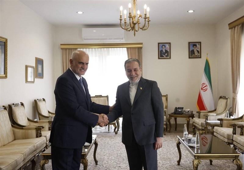 دیدار معاون سیاسی رئیس مجلس لبنان با عراقچی دیدار معاون سیاسی رئیس مجلس لبنان با عراقچی