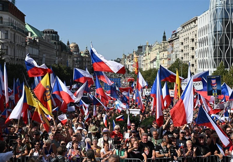 اعتراض هزاران نفر در پراگ علیه دولت تازه جمهوری چک اعتراض هزاران نفر در پراگ علیه دولت تازه جمهوری چک