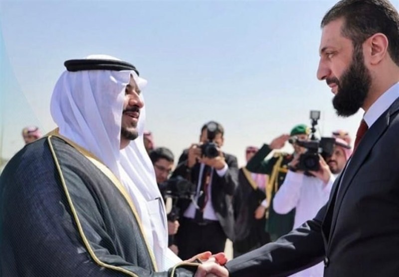 جولانی در عربستان؛ تکاپوی ریاض برای نفوذ در سوریه از دروازه اقتصاد جولانی در عربستان؛ تکاپوی ریاض برای نفوذ در سوریه از دروازه اقتصاد