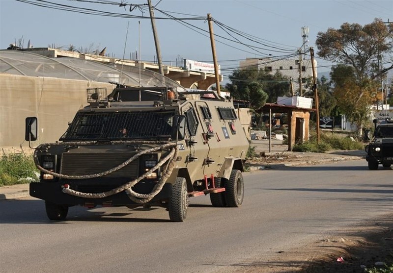 حمله گسترده صهیونیستها به کرانه باختری و بازداشت دهها جوان فلسطینی حمله گسترده صهیونیستها به کرانه باختری و بازداشت دهها جوان فلسطینی