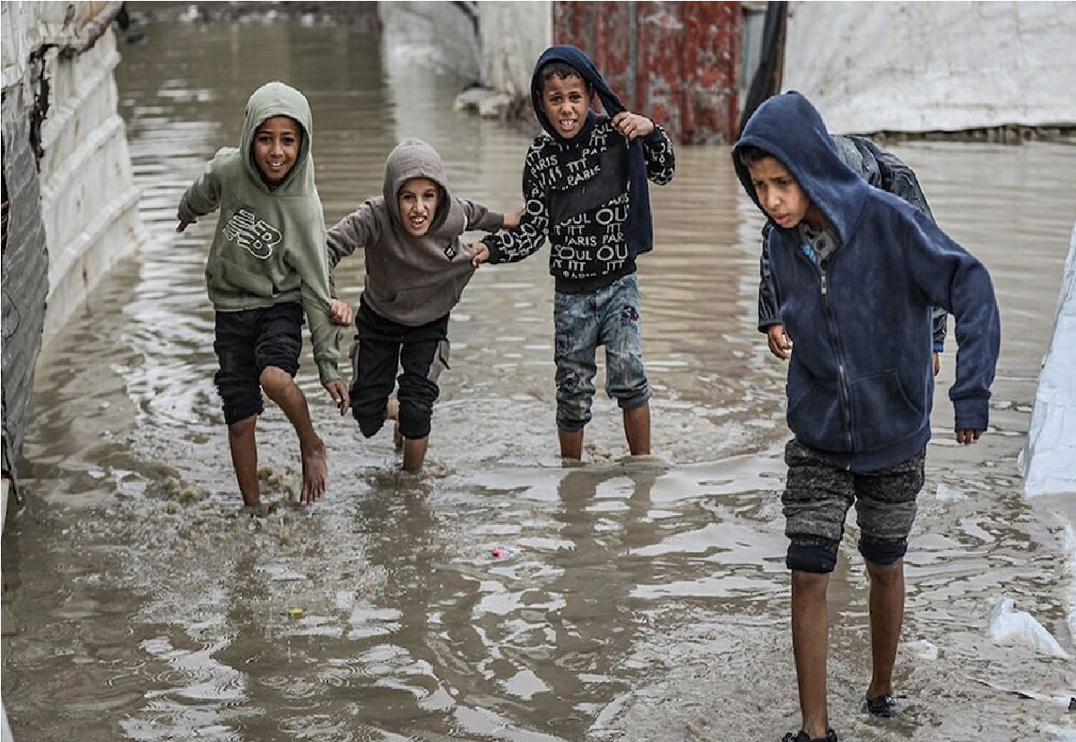 ممانعت از ورود به کمکها توسط رژیم صهیونیستی در راستای سیاست کشتار برنامه ریزی شده به عنوان سلاحی علیه غیرنظامیان است ممانعت از ورود به کمکها توسط رژیم صهیونیستی در راستای سیاست کشتار برنامه ریزی شده به عنوان سلاحی علیه غیرنظامیان است