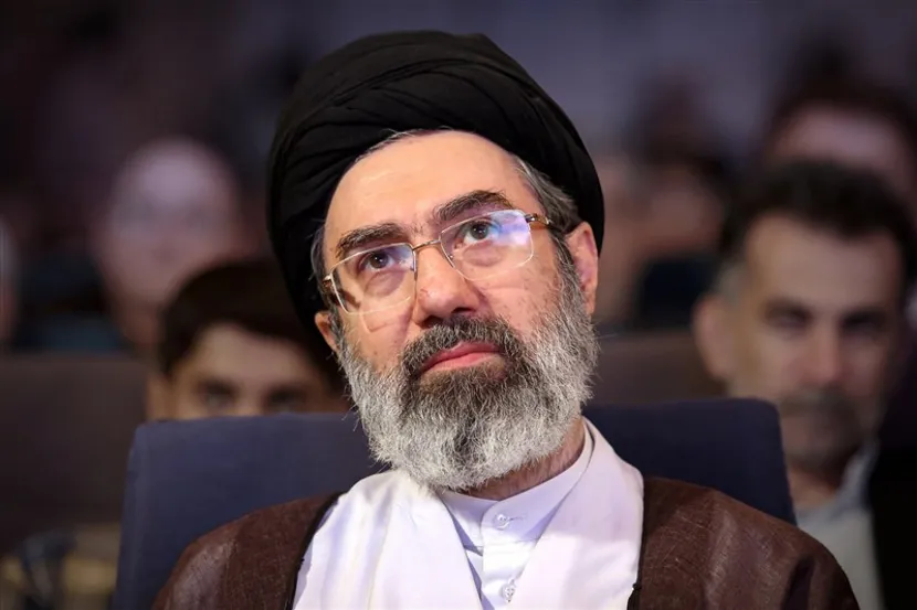 پاسخ رهبرانقلاب به نامه دانشجویان:تا رسیدن به قلّه‌های پیشرفت هم‌عهدیم