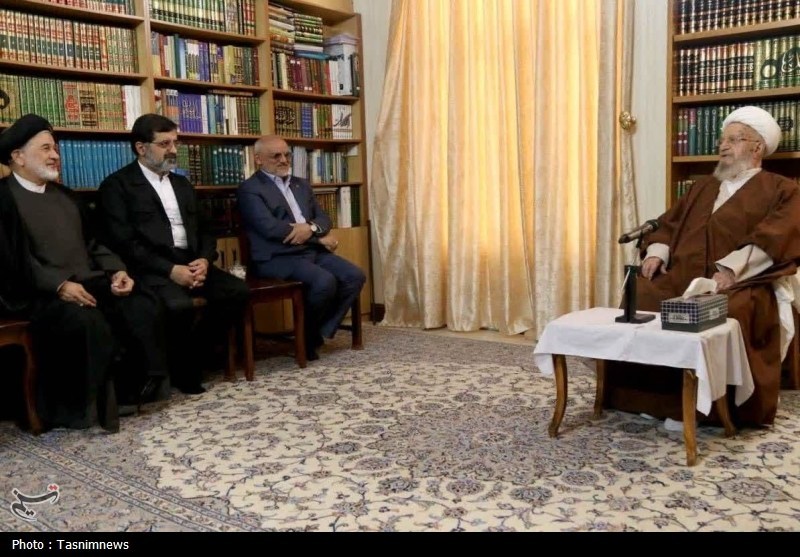 آیتالله مکارم شیرازی: مهار گرانی باید در اولویت دولت قرار گیرد آیتالله مکارم شیرازی: مهار گرانی باید در اولویت دولت قرار گیرد