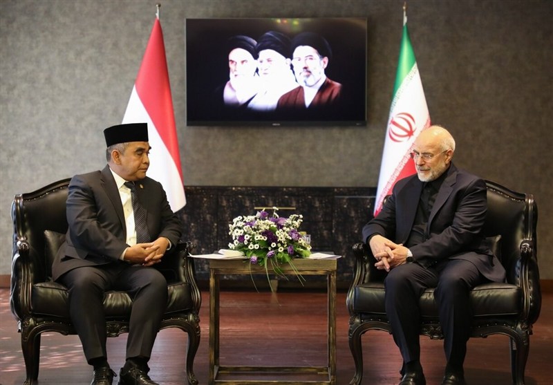 قالیباف: کسی میتواند با آمریکا مذاکره کند که آماده جنگ باشد قالیباف: کسی میتواند با آمریکا مذاکره کند که آماده جنگ باشد