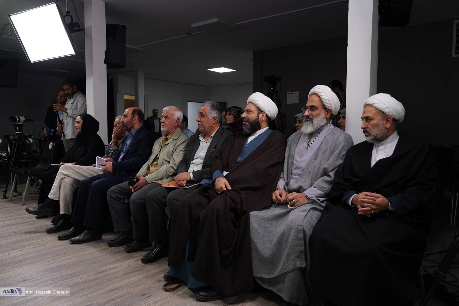 سرزمین ایران، با این شعر و ادبیات، هرگز شکست نخواهد خورد