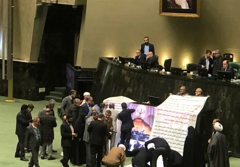 درخواست  ٩ نفر از نمایندگان برای ابلاغ قانون عفاف و حجاب