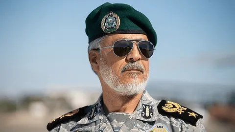 دریادار سیاری: تنگه هرمز بسته است؛ عبور باید با هماهنگی باشد