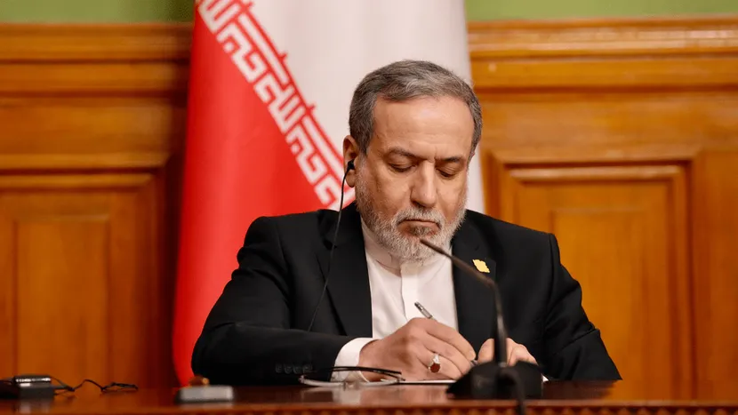 هشدار عراقچی درباره تشدید بیشتر تنش‌ها در اطراف تنگه هرمز