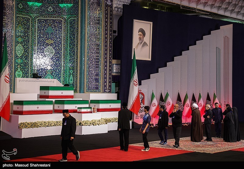 ادای احترام مهمانان و مسئولان خارجی به پیکر امام شهید