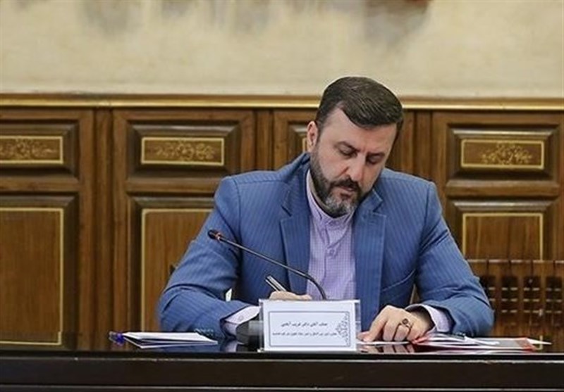 غریبآبادی: تنگه هرمز فقط با فرمان ایران بسته و باز میشود غریبآبادی: تنگه هرمز فقط با فرمان ایران بسته و باز میشود