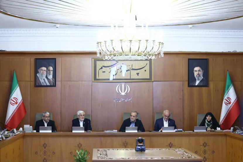 پزشکیان: پیگیر تحقق دستور رهبر انقلاب برای عبور از شرایط «نه جنگ، نه صلح» هستیم