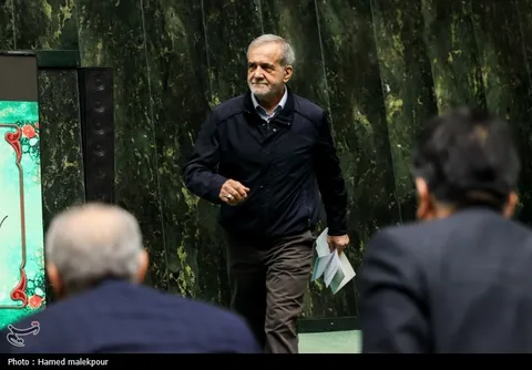 فردا جلسه غیرعلنی مجلس با موضوع ارز و حضور پزشکیان