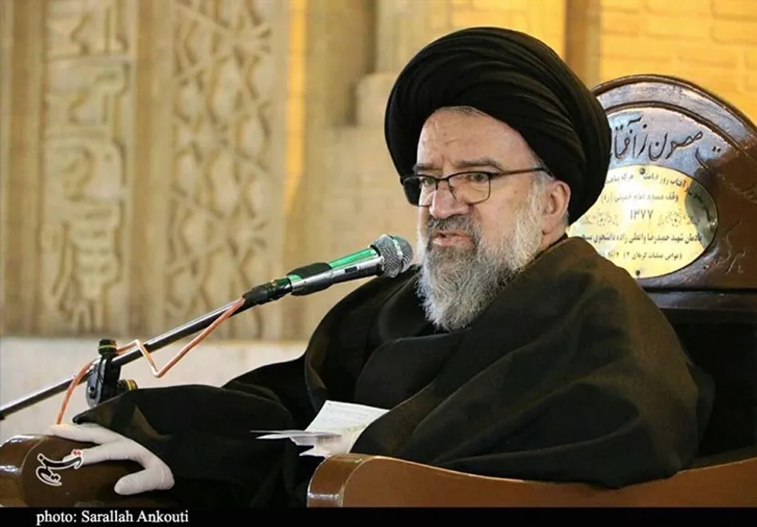 آیت‌الله خاتمی: ملت ایران در برابر تهدیدات آمریکا تسلیم نمی‌شود