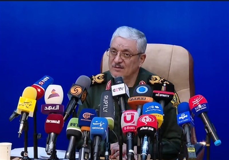 سخنگوی وزارت دفاع: فقط با قدرتمند شدن میتوان با بیگانگان مقابله کرد سخنگوی وزارت دفاع: فقط با قدرتمند شدن میتوان با بیگانگان مقابله کرد